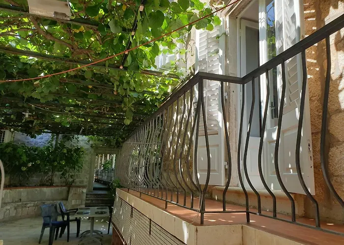 Old Town Garden Room