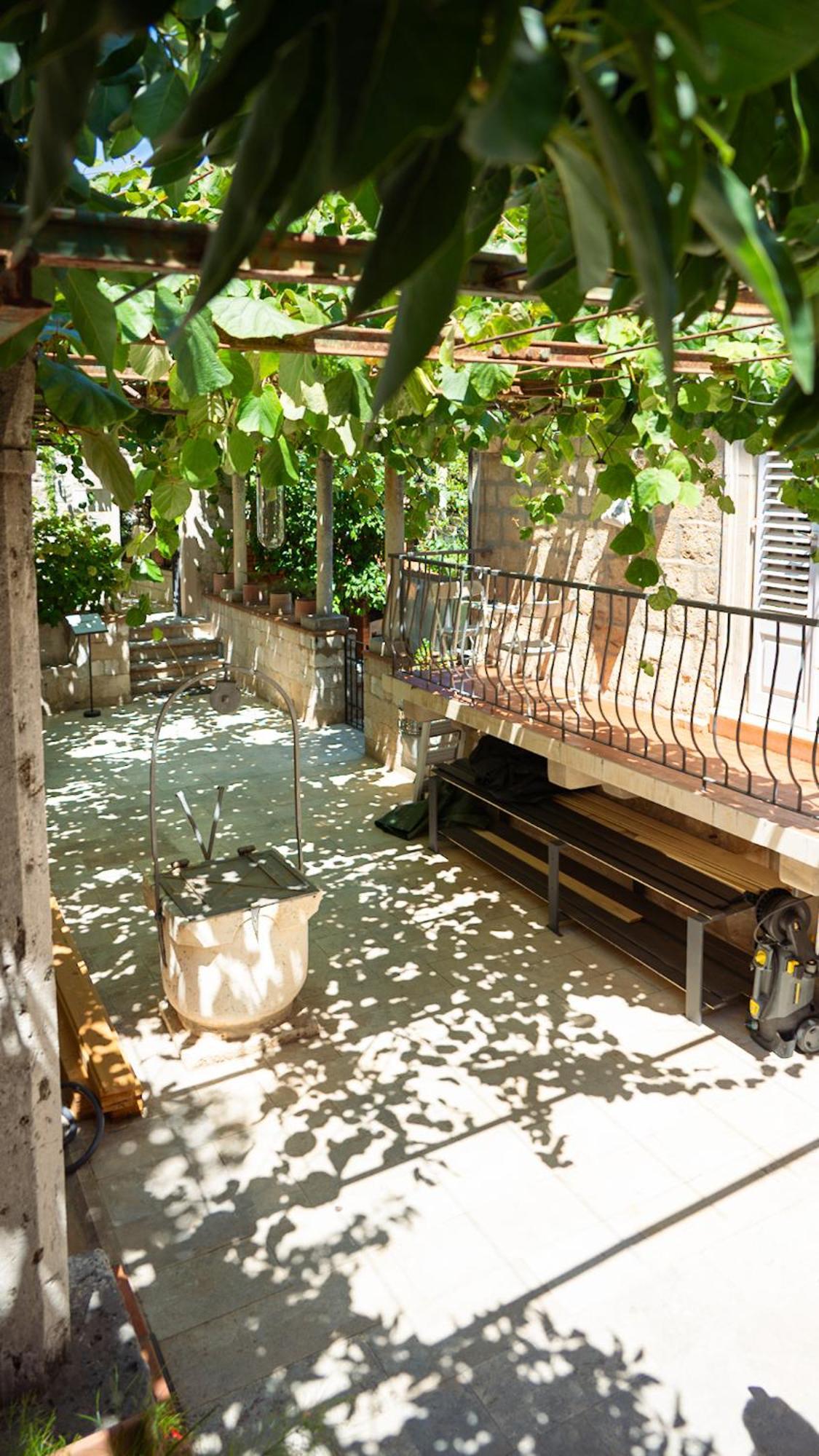 Old Town Garden Apartment